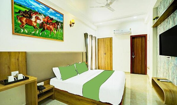 Egyptian cotton sheets, premium bedding, in-room safe, free WiFi