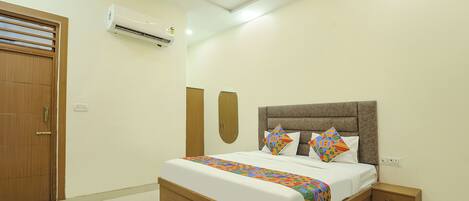 Deluxe Room | Egyptian cotton sheets, premium bedding, in-room safe, free WiFi