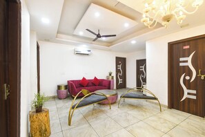 Lobby sitting area - Fabhotel Connect Stays (Gurugram)