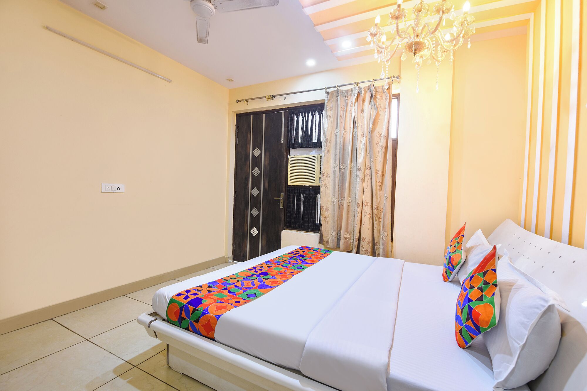 Egyptian cotton sheets, premium bedding, in-room safe, free WiFi