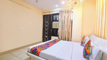 Egyptian cotton sheets, premium bedding, in-room safe, free WiFi