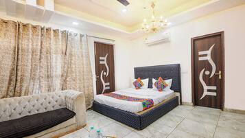 Egyptian cotton sheets, premium bedding, in-room safe, free WiFi