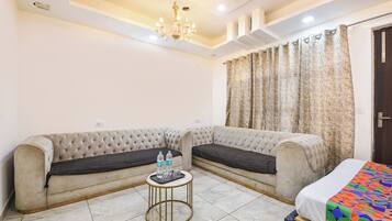 Egyptian cotton sheets, premium bedding, in-room safe, free WiFi