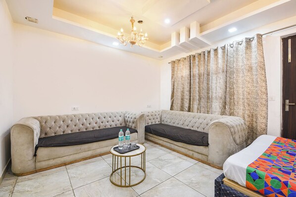 Egyptian cotton sheets, premium bedding, in-room safe, free WiFi