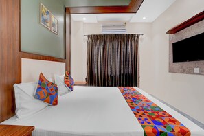 Deluxe Room | Egyptian cotton sheets, premium bedding, in-room safe, free WiFi - Fabhotel Kayal Plaza (Coimbatore)