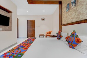 Egyptian cotton sheets, premium bedding, in-room safe, free WiFi