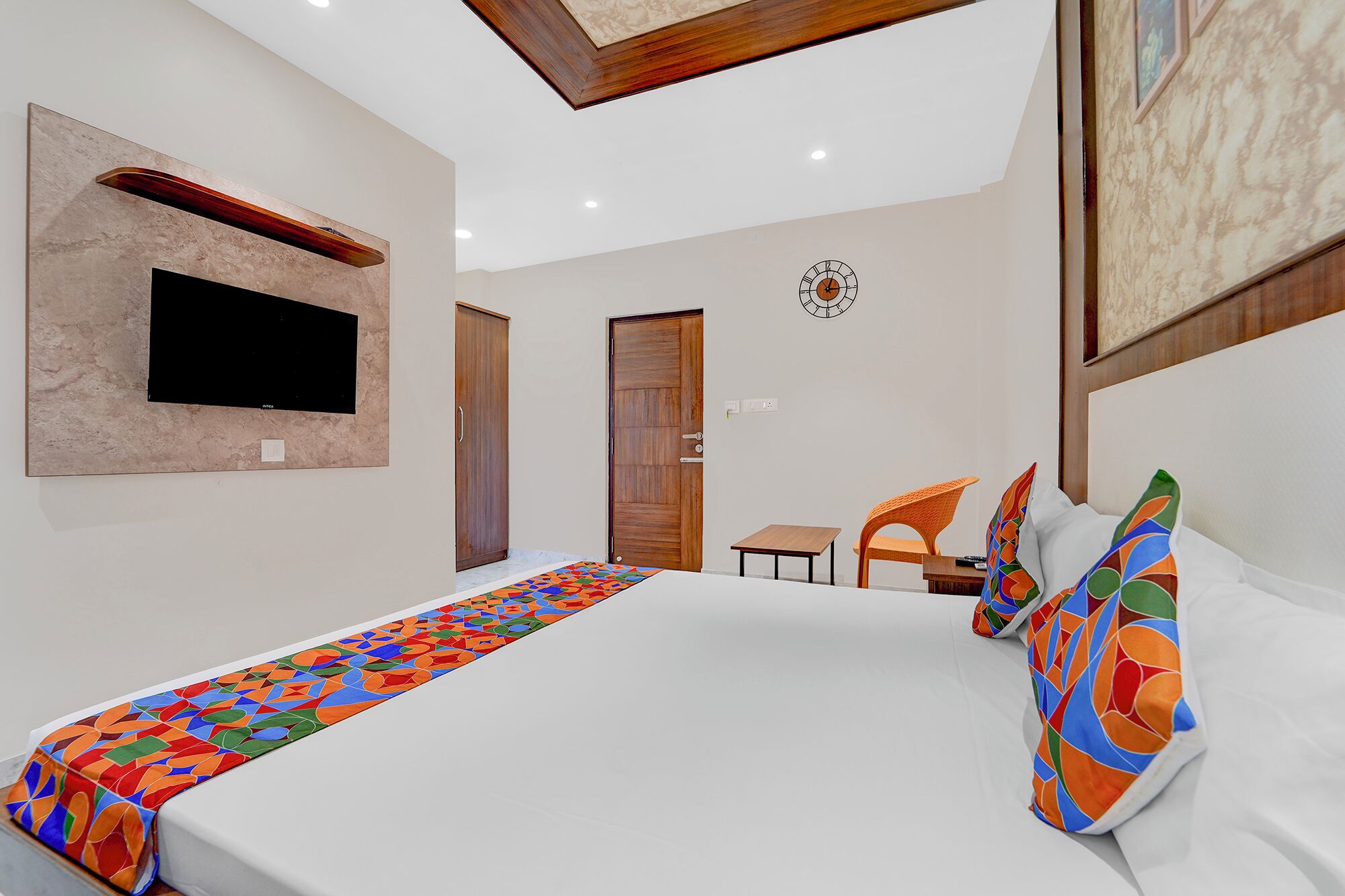 Egyptian cotton sheets, premium bedding, in-room safe, free WiFi