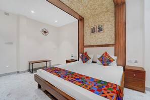 Egyptian cotton sheets, premium bedding, in-room safe, free WiFi