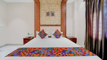 Egyptian cotton sheets, premium bedding, in-room safe, free WiFi