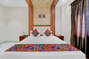 Egyptian cotton sheets, premium bedding, in-room safe, free WiFi - Fabhotel Kayal Plaza (Coimbatore)