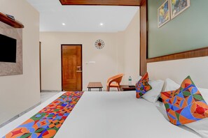 Egyptian cotton sheets, premium bedding, in-room safe, free WiFi - Fabhotel Kayal Plaza (Coimbatore)