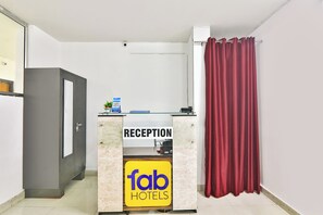 Reception - Fabhotel Raas Inn (Lucknow)
