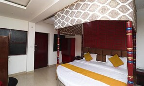 Egyptian cotton sheets, premium bedding, in-room safe, free WiFi