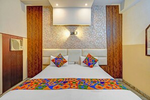 Egyptian cotton sheets, premium bedding, in-room safe, free WiFi - Fabhotel D Season (Agra)