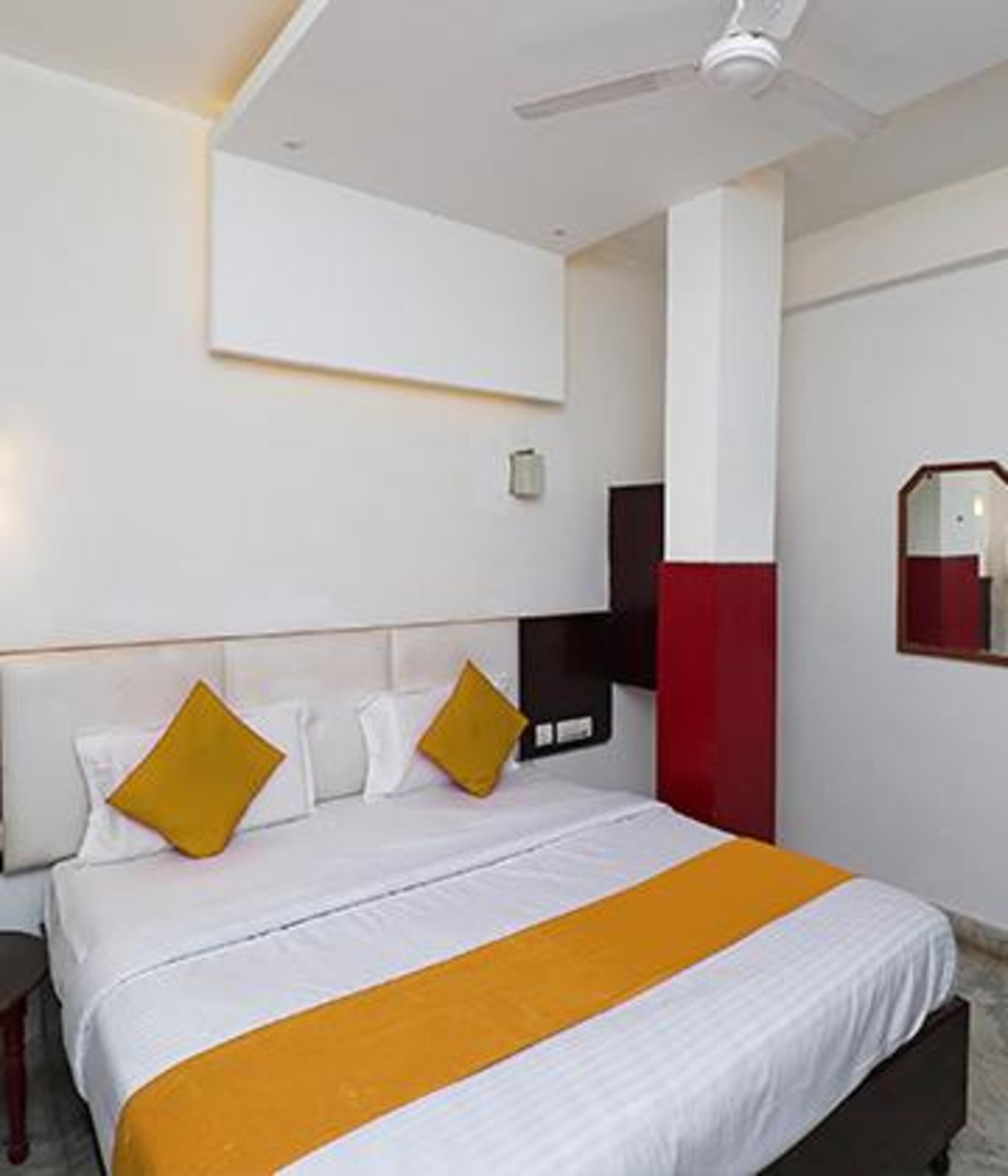 Egyptian cotton sheets, premium bedding, in-room safe, free WiFi