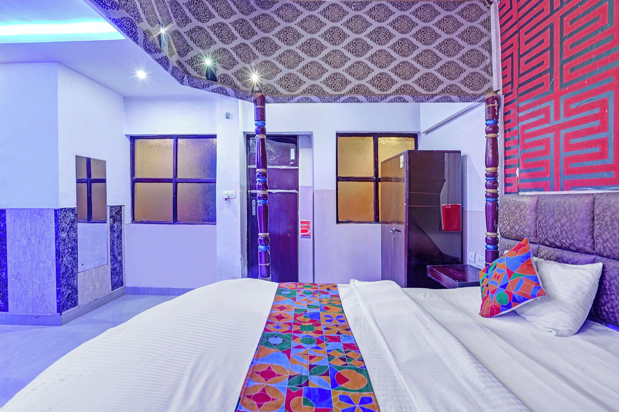 Egyptian cotton sheets, premium bedding, in-room safe, free WiFi