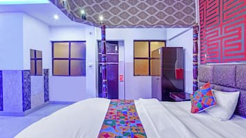 Egyptian cotton sheets, premium bedding, in-room safe, free WiFi