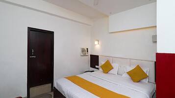 Deluxe Room | Egyptian cotton sheets, premium bedding, in-room safe, free WiFi