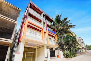 Exterior - Fabhotel Aura Suites (Pune)