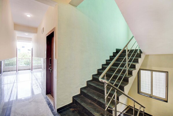 Lobby - Fabhotel Aura Suites (Pune)