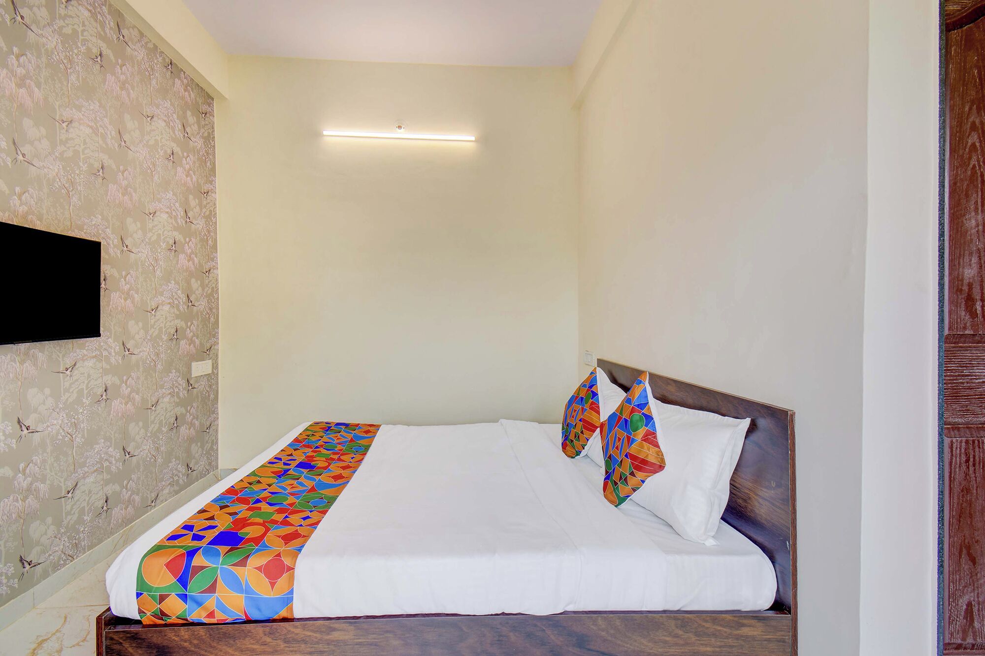 Egyptian cotton sheets, premium bedding, in-room safe, free WiFi