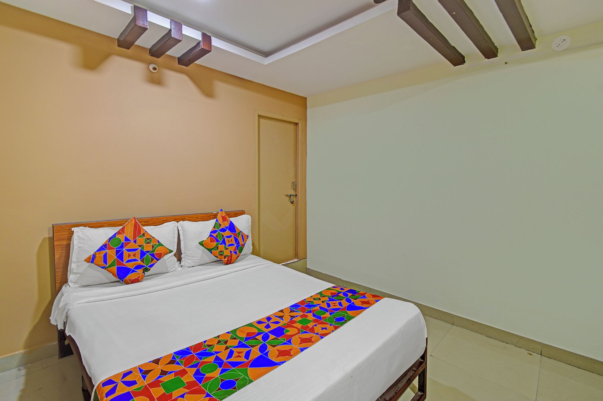 Egyptian cotton sheets, premium bedding, in-room safe, free WiFi