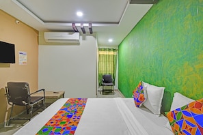 Deluxe Room | Egyptian cotton sheets, premium bedding, in-room safe, free WiFi