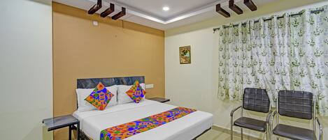 Egyptian cotton sheets, premium bedding, in-room safe, free WiFi