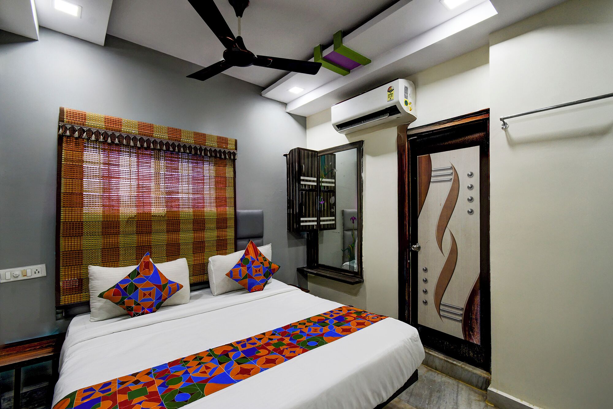 Rom – deluxe | Sengetøy i egyptisk bomull, sengetøy av topp kvalitet og safe på rommet