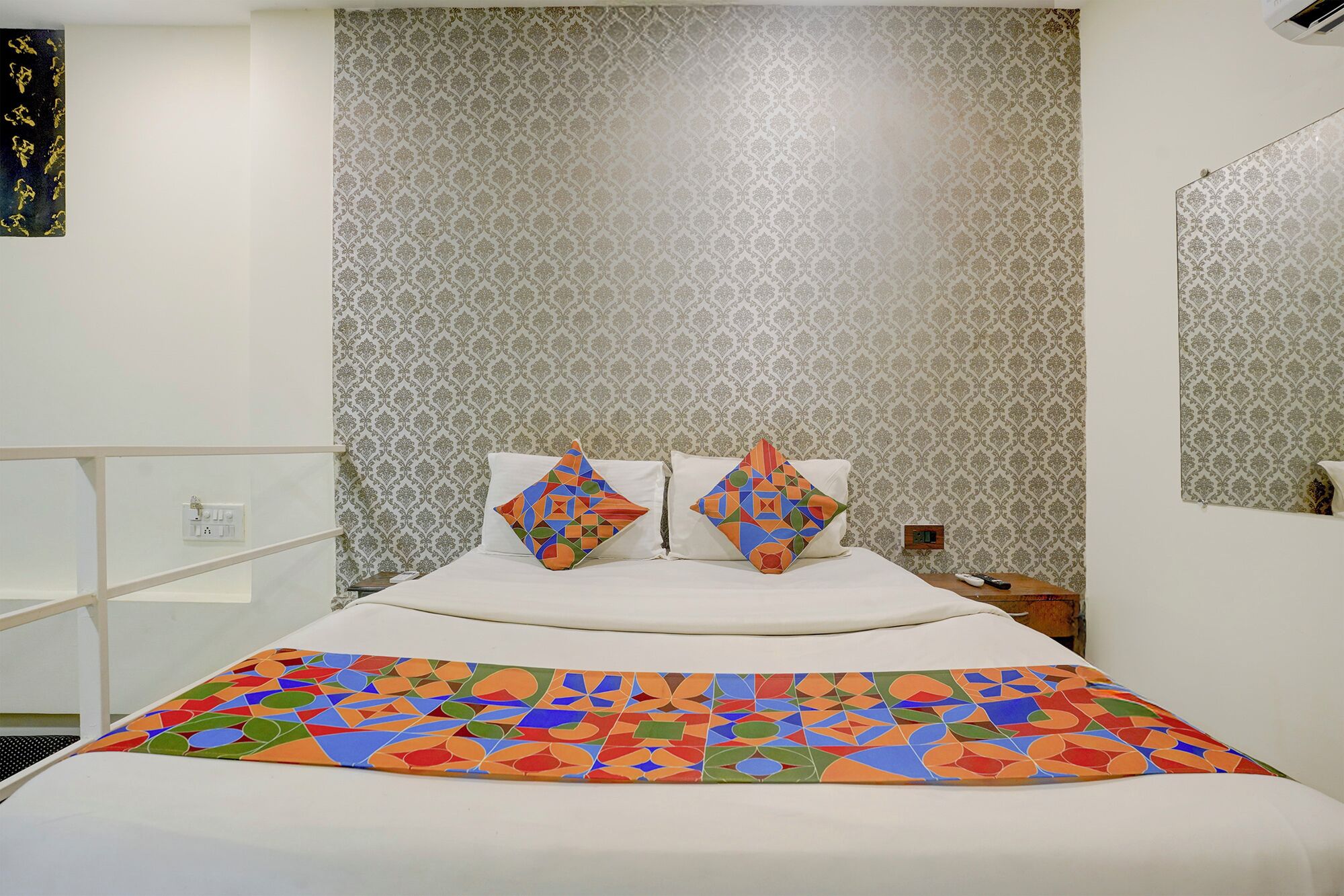 Egyptian cotton sheets, premium bedding, in-room safe, free WiFi