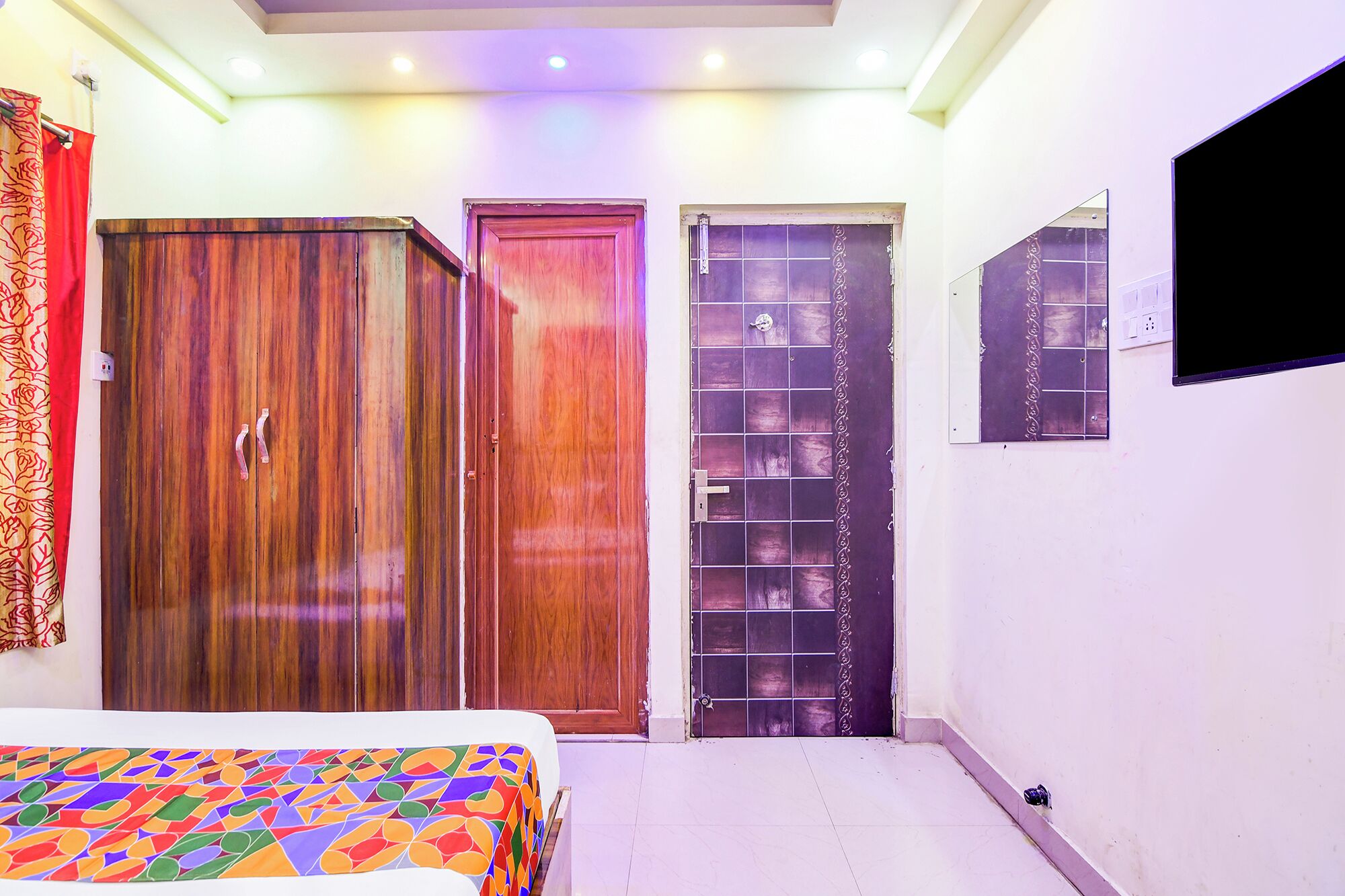 Egyptian cotton sheets, premium bedding, in-room safe, free WiFi