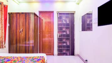 Egyptian cotton sheets, premium bedding, in-room safe, free WiFi