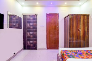 Egyptian cotton sheets, premium bedding, in-room safe, free WiFi