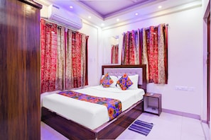 Deluxe Room | Egyptian cotton sheets, premium bedding, in-room safe, free WiFi - Fabhotel Bs Plaza (Barasat)