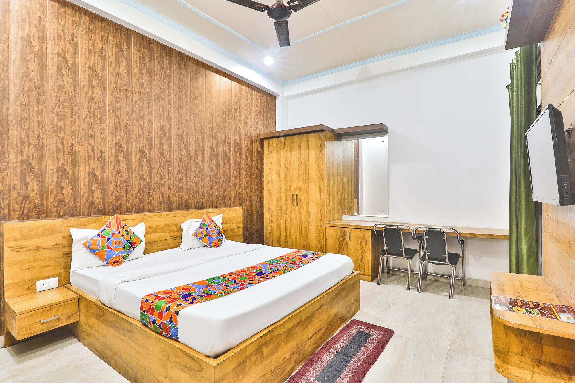 Egyptian cotton sheets, premium bedding, in-room safe, free WiFi