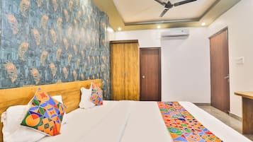 Egyptian cotton sheets, premium bedding, in-room safe, free WiFi