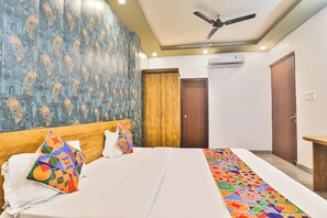 Premium Room | Egyptian cotton sheets, premium bedding, in-room safe, free WiFi - Fabhotel Anant Inn (Lucknow)