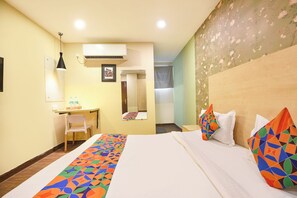 Egyptian cotton sheets, premium bedding, in-room safe, free WiFi - Fabhotel Crescent (Faridabad)