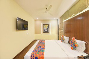 Egyptian cotton sheets, premium bedding, in-room safe, free WiFi - Fabhotel Crescent (Faridabad)