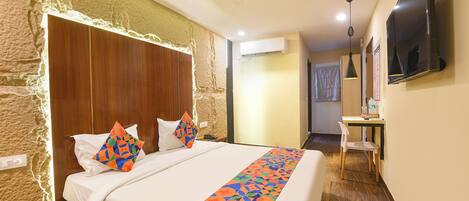 Egyptian cotton sheets, premium bedding, in-room safe, free WiFi