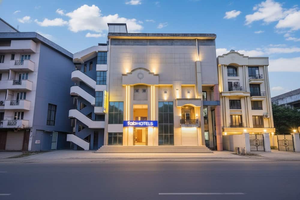 Fabhotel Crescent