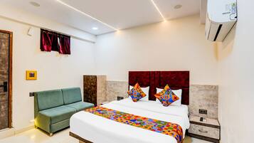 Deluxe Room | Egyptian cotton sheets, premium bedding, in-room safe, free WiFi