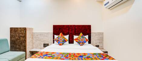 Egyptian cotton sheets, premium bedding, in-room safe, free WiFi