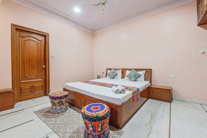 Egyptian cotton sheets, premium bedding, in-room safe, free WiFi - Fabhotel Pink Cozzy (Jaipur)