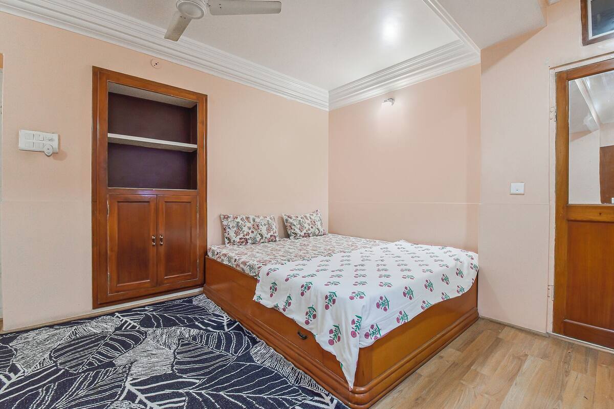 Deluxe kamer | Lakens van Egyptisch katoen, luxe beddengoed, een kluis op de kamer