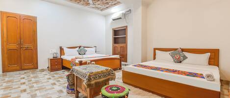 Egyptian cotton sheets, premium bedding, in-room safe, free WiFi