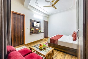 Egyptian cotton sheets, premium bedding, in-room safe, free WiFi