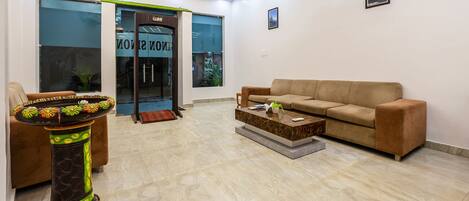 Coin salon dans le hall