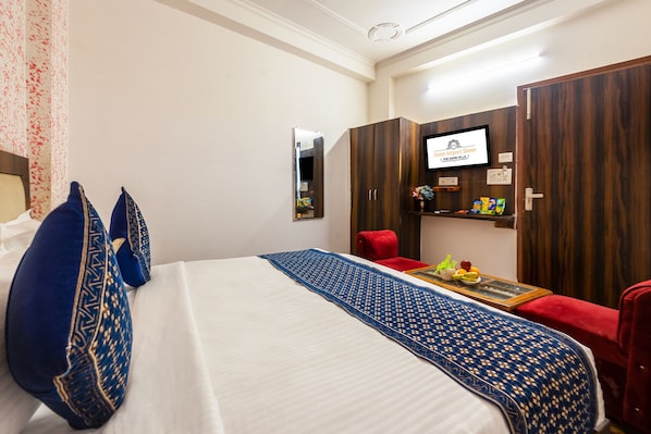 Egyptian cotton sheets, premium bedding, in-room safe, free WiFi