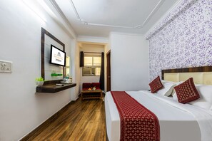 Egyptian cotton sheets, premium bedding, in-room safe, free WiFi